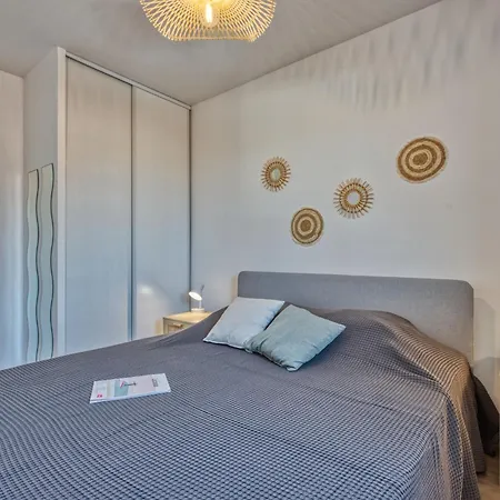 Les Oyats By Interhome Apartment Lacanau